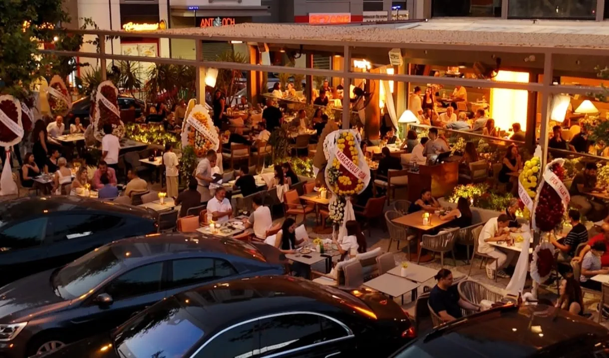 Piers Brasserie Bayraklı, İzmir’in Yeni Sosyal Yaşam Noktası Olmaya Hazırlanıyor